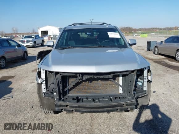 ✅ 2016 Chevrolet Suburban LT • VIN: 1GNSKHKCXGR287692 • Lot: 43690293. Wystawiony na IAAI z przebiegiem 197 455 mil. Bezpłatny archiwum sprzedaży aukcyjnych z USA i szczegółowy raport historii pojazdu na DreamBid. Zdjęcie 13.