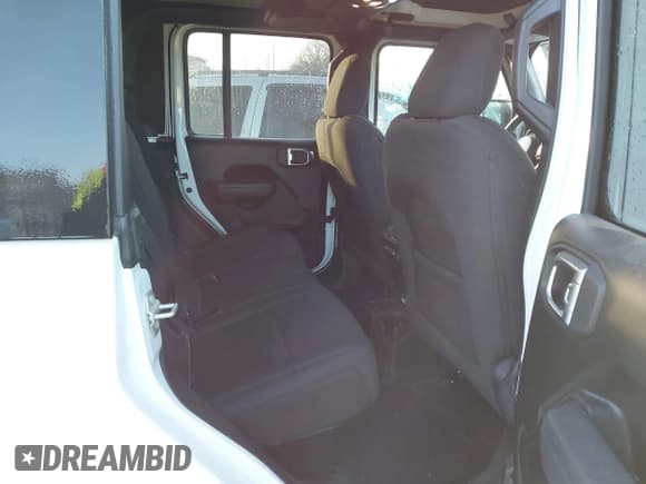 ✅ 2023 Jeep Gladiator Sport S • VIN: 1C6HJTAG7PL577721 • Lot: 43888896. Wystawiony na IAAI z przebiegiem 71 579 mil. Bezpłatny archiwum sprzedaży aukcyjnych z USA i szczegółowy raport historii pojazdu na DreamBid. Zdjęcie 8.