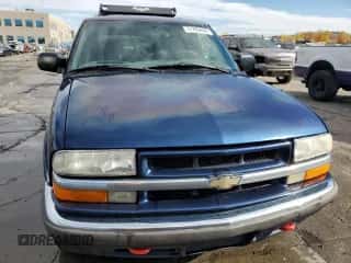 2000 Chevrolet Blazer LT z VIN 1GNDT13W8Y2390660, wystawiony jako Copart lot #77702494 z przebiegiem 225 212 mil mil oraz Szkoda całkowita • Salvage title. Historia ofert i sprzedaży dostępna na DreamBid. Obrazek 5.