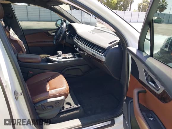 ✅ 2019 Audi Q7 Premium Plus • VIN: WA1LHAF77KD031333 • Lot: 42550869. Wystawiony na IAAI z przebiegiem 90 672 mil. Bezpłatny archiwum sprzedaży aukcyjnych z USA i szczegółowy raport historii pojazdu na DreamBid. Zdjęcie 5.