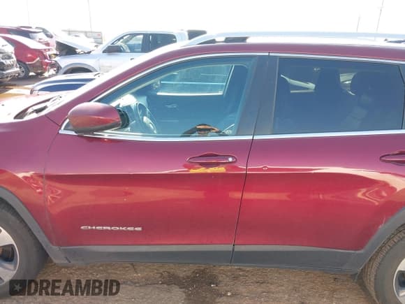 ✅ 2019 Jeep Cherokee Limited • VIN: 1C4PJLDB0KD356937 • Лот: 42681806. Опубликован ранее на IAAI с пробегом 105 682 миль. Бесплатный доступ к архиву аукционных продаж из США и подробный отчёт об истории автомобиля на DreamBid. Изображение 14.
