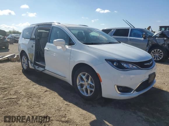 ✅ 2018 Chrysler Pacifica Touring L Plus • VIN: 2C4RC1EG5JR270357 • Lot: 82079415. Listed on Copart with 69,207 mi. Free auction sales archive from the USA and detailed vehicle history report at DreamBid. Image 4.