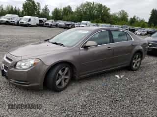 2011 Chevrolet Malibu 1LT z VIN 1G1ZC5E1XBF250318, wystawiony jako Copart lot #61763454 z przebiegiem 104 447 mil mil oraz Szkoda całkowita • Salvage title. Historia ofert i sprzedaży dostępna na DreamBid. Obrazek 1.