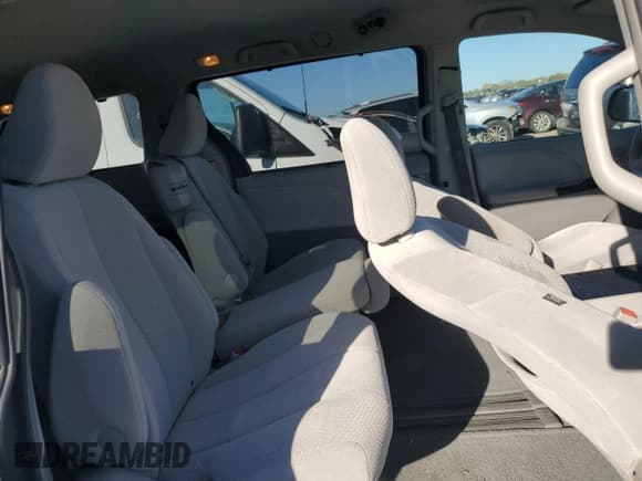 ✅ 2011 Toyota Sienna LE AAS • VIN: 5TDKK3DCXBS075880 • Lot: 82592245. Listed on Copart with 75,190 mi. Free auction sales archive from the USA and detailed vehicle history report at DreamBid. Image 11.