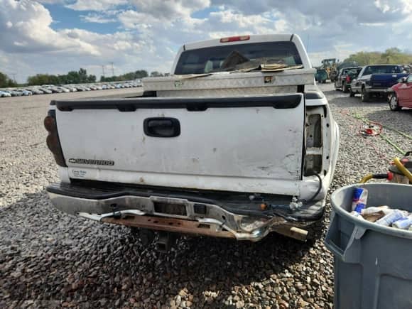 2007 Chevrolet Silverado 1500 LT1 with VIN 2GCEK13Z671182432, listed as a Copart auction lot 85371375 with 227,912 mi miles and Salvage title. Bid and sale history available at DreamBid. Image 6.