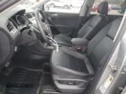 ✅ 2020 Volkswagen Tiguan SE • VIN: 3VV2B7AXXLM027460 • Lot: 92386305. Wystawiony na Copart z przebiegiem 94 422 mil. Bezpłatny archiwum sprzedaży aukcyjnych z USA i szczegółowy raport historii pojazdu na DreamBid. Zdjęcie 7.