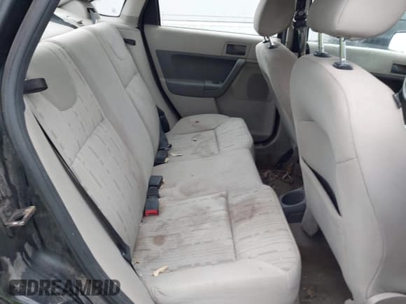 ✅ 2008 Ford Focus SE • VIN: 1FAHP35N68W159799 • Lot: 43637564. Wystawiony na IAAI z przebiegiem 219 187 mil. Bezpłatny archiwum sprzedaży aukcyjnych z USA i szczegółowy raport historii pojazdu na DreamBid. Zdjęcie 8.