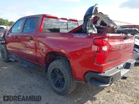 ✅ 2022 Chevrolet Silverado 1500 LT Trail Boss • VIN: 3GCUDFED5NG572592 • Lot: 42045916. Wystawiony na IAAI z przebiegiem 120 559 mil. Bezpłatny archiwum sprzedaży aukcyjnych z USA i szczegółowy raport historii pojazdu na DreamBid. Zdjęcie 3.