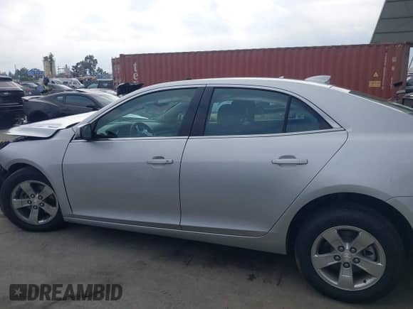 2016 Chevrolet Malibu LT z VIN 1G11C5SA2GF121773, wystawiony jako IAAI lot #43301466 z przebiegiem 100 398 mil mil oraz . Historia ofert i sprzedaży dostępna na DreamBid. Obrazek 14.