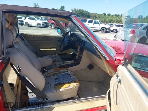 ✅ 1988 Mercedes-Benz 560 SL • VIN: WDBBA48D2JA077564 • Lot: 43192123. Listed on IAAI with 129,901 mi. Free auction sales archive from the USA and detailed vehicle history report at DreamBid. Image 5.