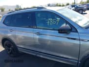 ✅ 2023 Volkswagen Tiguan SE R-Line Black • VIN: 3VVCB7AX4PM063588 • Lot: 43557859. Wystawiony na IAAI z przebiegiem 42 173 mil. Bezpłatny archiwum sprzedaży aukcyjnych z USA i szczegółowy raport historii pojazdu na DreamBid. Zdjęcie 13.