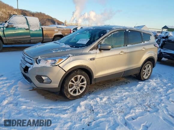 ✅ 2017 Ford Escape SE • VIN: 1FMCU9GD0HUF04174 • Лот: 41327379. Опубликован ранее на IAAI с пробегом 101 122 миль. Бесплатный доступ к архиву аукционных продаж из США и подробный отчёт об истории автомобиля на DreamBid. Изображение 17.
