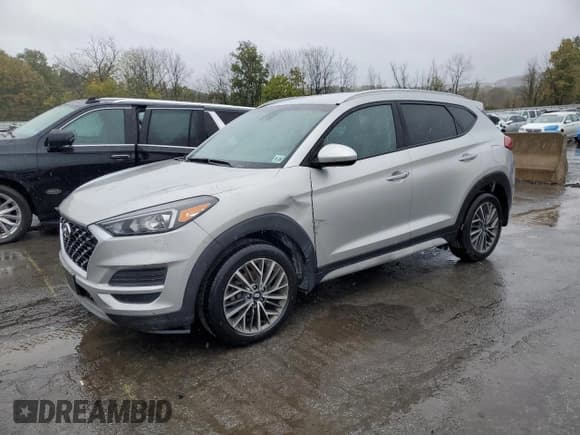 ✅ 2020 Hyundai Tucson SEL • VIN: KM8J3CAL0LU183740 • Лот: 82419875. Опубликован ранее на Copart с пробегом 57 049 миль. Бесплатный доступ к архиву аукционных продаж из США и подробный отчёт об истории автомобиля на DreamBid. Изображение 1.