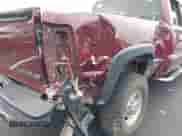 2002 Chevrolet Silverado 1500HD LT z VIN 1GCGK13U62F205030, wystawiony jako IAAI lot #42913610 z przebiegiem 263 908 mil mil oraz . Historia ofert i sprzedaży dostępna na DreamBid. Obrazek 17.