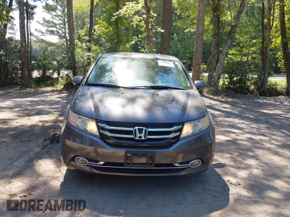 ✅ 2014 Honda Odyssey Touring • VIN: 5FNRL5H96EB083005 • Lot: 43019031. Listed on IAAI with 141,688 mi. Free auction sales archive from the USA and detailed vehicle history report at DreamBid. Image 13.