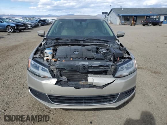 ✅ 2013 Volkswagen Jetta SE • VIN: 3VWDX7AJ2DM254273 • Lot: 49762265. Wystawiony na Copart z przebiegiem 135 012 mil. Bezpłatny archiwum sprzedaży aukcyjnych z USA i szczegółowy raport historii pojazdu na DreamBid. Zdjęcie 5.