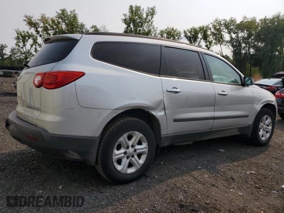✅ 2010 Chevrolet Traverse LS • VIN: 1GNLVEED9AJ223373 • Lot: 67329084. Wystawiony na Copart z przebiegiem 134 162 mil. Bezpłatny archiwum sprzedaży aukcyjnych z USA i szczegółowy raport historii pojazdu na DreamBid. Zdjęcie 3.