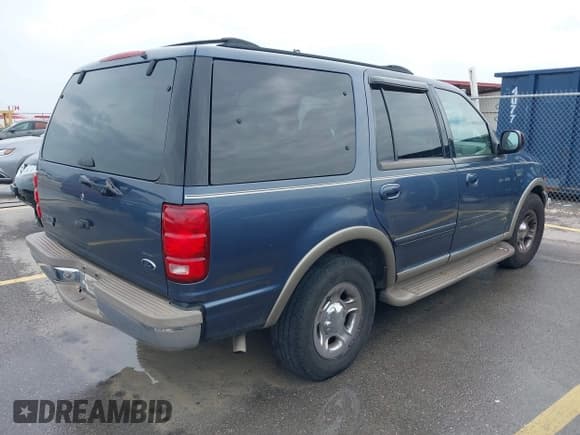 ✅ 2000 Ford Expedition Eddie Bauer • VIN: 1FMRU17L6YLA85238 • Lot: 42629535. Wystawiony na IAAI z przebiegiem Nie podano. Bezpłatny archiwum sprzedaży aukcyjnych z USA i szczegółowy raport historii pojazdu na DreamBid. Zdjęcie 4.