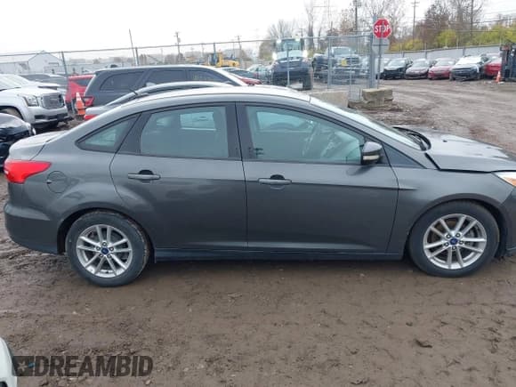 ✅ 2016 Ford Focus SE • VIN: 1FADP3F23GL217564 • Lot: 43754051. Wystawiony na IAAI z przebiegiem 137 951 mil. Bezpłatny archiwum sprzedaży aukcyjnych z USA i szczegółowy raport historii pojazdu na DreamBid. Zdjęcie 13.