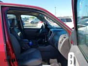 ✅ 2006 Ford Escape XLT • VIN: 1FMYU03156KB19294 • Lot: 42553287. Listed on IAAI with 128,755 mi. Free auction sales archive from the USA and detailed vehicle history report at DreamBid. Image 5.