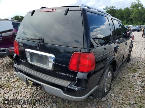 ✅ 2004 Lincoln Navigator Luxury • VIN: 5LMFU27R24LJ38442 • Lot: 63545794. Wystawiony na Copart z przebiegiem 362 723 mil. Bezpłatny archiwum sprzedaży aukcyjnych z USA i szczegółowy raport historii pojazdu na DreamBid. Zdjęcie 3.