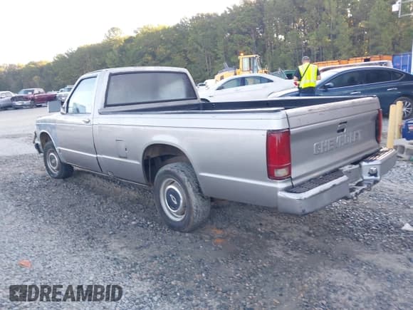 ✅ 1989 Chevrolet S-10 X96 • VIN: 1GCCS14Z4K2228306 • Лот: 43466457. Опубликован ранее на IAAI с пробегом 175 800 миль. Бесплатный доступ к архиву аукционных продаж из США и подробный отчёт об истории автомобиля на DreamBid. Изображение 3.