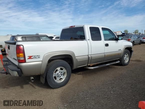 ✅ 2000 Chevrolet Silverado 1500 LT • VIN: 1GCEK19T3YE416044 • Лот: 72381934. Опубликован ранее на Copart с пробегом 231 786 миль. Бесплатный доступ к архиву аукционных продаж из США и подробный отчёт об истории автомобиля на DreamBid. Изображение 3.