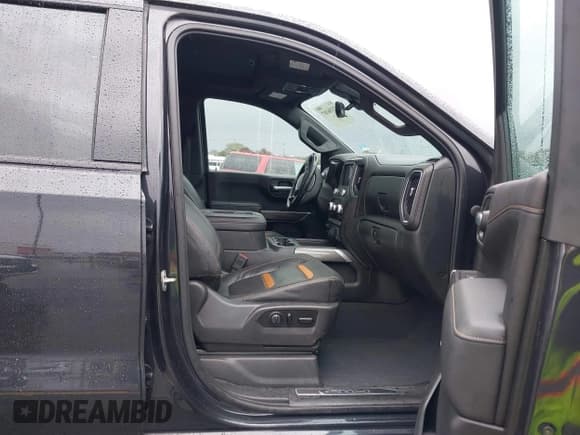 ✅ 2020 GMC Sierra 1500 AT4 • VIN: 1GTU9EET0LZ273155 • Lot: 43336107. Wystawiony na IAAI z przebiegiem 77 877 mil. Bezpłatny archiwum sprzedaży aukcyjnych z USA i szczegółowy raport historii pojazdu na DreamBid. Zdjęcie 5.