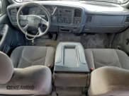 ✅ 2003 GMC Sierra 2500HD SLT • VIN: 1GTHK29U93E164885 • Lot: 95194105. Wystawiony na Copart z przebiegiem 144 324 mil. Bezpłatny archiwum sprzedaży aukcyjnych z USA i szczegółowy raport historii pojazdu na DreamBid. Zdjęcie 8.