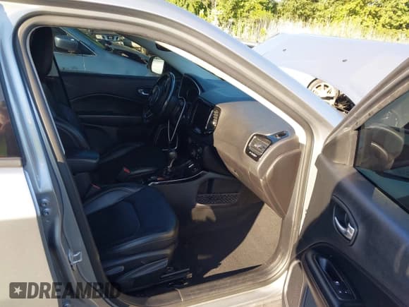 ✅ 2020 Jeep Compass Limited • VIN: 3C4NJCCB1LT187581 • Lot: 43175999. Listed on IAAI with 100,837 mi. Free auction sales archive from the USA and detailed vehicle history report at DreamBid. Image 5.