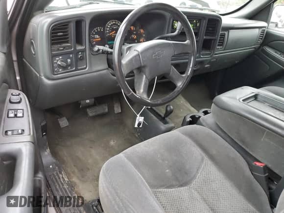 2006 Chevrolet Silverado 1500 LS z VIN 1GCEK19V76Z105868, wystawiony jako Copart lot #85512144 z przebiegiem 207 336 mil mil oraz Szkoda całkowita • Salvage title. Historia ofert i sprzedaży dostępna na DreamBid. Obrazek 8.