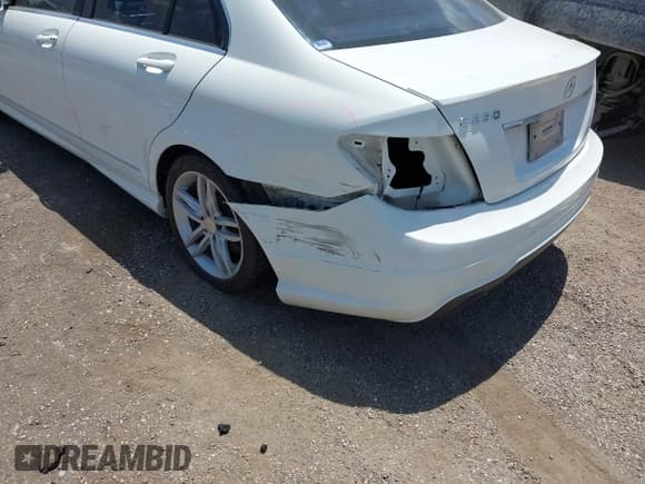 ✅ 2014 Mercedes-Benz C 250 Sport • VIN: WDDGF4HB6ER308647 • Lot: 42794419. Listed on IAAI with 152,949 mi. Free auction sales archive from the USA and detailed vehicle history report at DreamBid. Image 6.