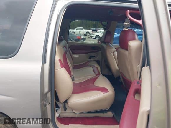 ✅ 2002 GMC Yukon XL SLE • VIN: 3GKEC16Z42G316707 • Lot: 43583368. Wystawiony na IAAI z przebiegiem 302 145 mil. Bezpłatny archiwum sprzedaży aukcyjnych z USA i szczegółowy raport historii pojazdu na DreamBid. Zdjęcie 8.