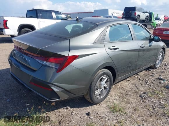 ✅ 2025 Hyundai Elantra SE • VIN: KMHLL4DG5SU916781 • Lot: 43511921. Listed on IAAI with 1,409 mi. Free auction sales archive from the USA and detailed vehicle history report at DreamBid. Image 4.