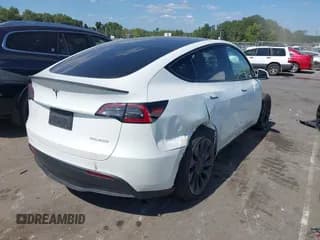 ✅ 2025 Tesla Model Y Performance • VIN: 7SAYGDEF2SF298271 • Lot: 43131914. Wystawiony na IAAI z przebiegiem 7 716 mil. Bezpłatny archiwum sprzedaży aukcyjnych z USA i szczegółowy raport historii pojazdu na DreamBid. Zdjęcie 4.