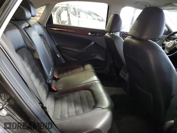 ✅ 2012 Volkswagen Passat SEL Premium • VIN: 1VWCN7A30CC032401 • Лот: 82272545. Опубликован ранее на Copart с пробегом 151 236 миль. Бесплатный доступ к архиву аукционных продаж из США и подробный отчёт об истории автомобиля на DreamBid. Изображение 10.