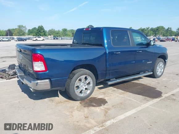 2019 Ram 1500 Big Horn z VIN 1C6SRFFT9KN809920, wystawiony jako IAAI lot #42937676 z przebiegiem 102 753 mil mil oraz . Historia ofert i sprzedaży dostępna na DreamBid. Obrazek 4.