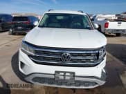 ✅ 2022 Volkswagen Atlas SE • VIN: 1V2WR2CA4NC557725 • Lot: 43472311. Wystawiony na IAAI z przebiegiem 23 725 mil. Bezpłatny archiwum sprzedaży aukcyjnych z USA i szczegółowy raport historii pojazdu na DreamBid. Zdjęcie 12.