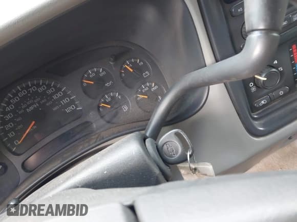 ✅ 2005 Chevrolet Silverado 2500HD LS • VIN: 1GCHK23235F842020 • Lot: 43671164. Wystawiony na IAAI z przebiegiem 270 891 mil. Bezpłatny archiwum sprzedaży aukcyjnych z USA i szczegółowy raport historii pojazdu na DreamBid. Zdjęcie 11.