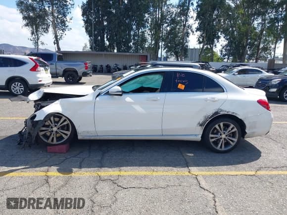 ✅ 2016 Mercedes-Benz C 300 • VIN: 55SWF4JB8GU158516 • Lot: 43270551. Listed on IAAI with 113,587 mi. Free auction sales archive from the USA and detailed vehicle history report at DreamBid. Image 13.