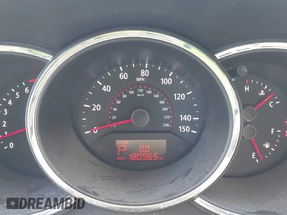 ✅ 2011 Kia Sorento LX • VIN: 5XYKTDA18BG030004 • Lot: 43745271. Wystawiony na IAAI z przebiegiem 180 965 mil. Bezpłatny archiwum sprzedaży aukcyjnych z USA i szczegółowy raport historii pojazdu na DreamBid. Zdjęcie 7.