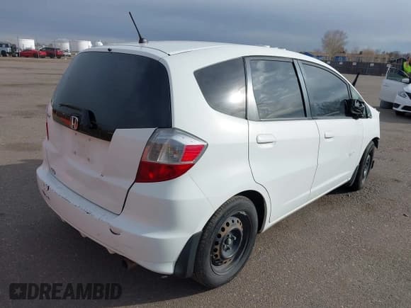 ✅ 2013 Honda Fit • VIN: JHMGE8H31DC019866 • Lot: 38914431. Listed on IAAI with 271,319 mi. Free auction sales archive from the USA and detailed vehicle history report at DreamBid. Image 4.