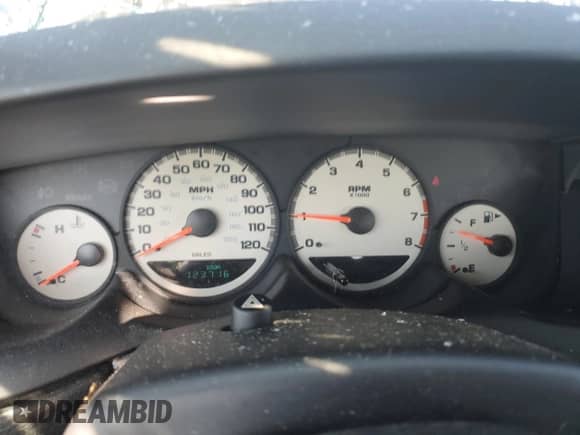 2005 Dodge Neon SXT z VIN 1B3ES56C95D125790, wystawiony jako Copart lot #64021465 z przebiegiem 123 716 mil mil oraz Szkoda całkowita • Salvage title. Historia ofert i sprzedaży dostępna na DreamBid. Obrazek 9.