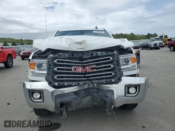 ✅ 2017 GMC Sierra 2500HD SLE • VIN: 1GT22SEG9HZ405558 • Lot: 57088345. Wystawiony na Copart z przebiegiem 118 021 mil. Bezpłatny archiwum sprzedaży aukcyjnych z USA i szczegółowy raport historii pojazdu na DreamBid. Zdjęcie 5.