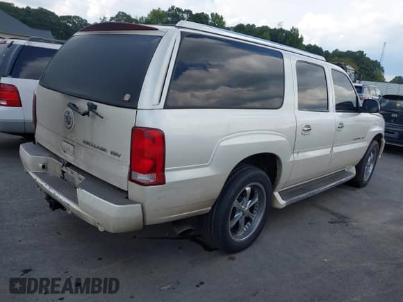 ✅ 2004 Cadillac Escalade ESV • VIN: 3GYFK66N04G312860 • Лот: 43152073. Опубликован ранее на IAAI с пробегом 325 670 миль. Бесплатный доступ к архиву аукционных продаж из США и подробный отчёт об истории автомобиля на DreamBid. Изображение 4.