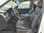 2019 Chevrolet Tahoe Premier z VIN 1GNSKCKJ3KR220037, wystawiony jako Copart lot #54484665 z przebiegiem 94 112 mil mil oraz Szkoda całkowita • Salvage title. Historia ofert i sprzedaży dostępna na DreamBid. Obrazek 7.