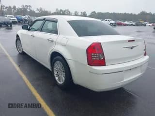 ✅ 2010 Chrysler 300 Touring • VIN: 2C3CA4CD7AH221743 • Лот: 43536490. Опубликован ранее на IAAI с пробегом 131 522 миль. Бесплатный доступ к архиву аукционных продаж из США и подробный отчёт об истории автомобиля на DreamBid. Изображение 3.