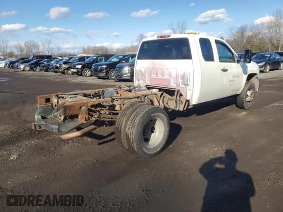 ✅ 2013 Chevrolet Silverado 1500 • VIN: 1GB5CZCGXDZ215076 • Lot: 47763275. Wystawiony na Copart z przebiegiem 260 691 mil. Bezpłatny archiwum sprzedaży aukcyjnych z USA i szczegółowy raport historii pojazdu na DreamBid. Zdjęcie 3.