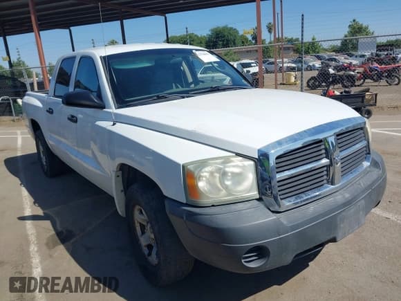 ✅ 2005 Dodge Dakota ST • VIN: 1D7HE28N45S218668 • Lot: 42276061. Wystawiony na IAAI z przebiegiem 141 724 mil. Bezpłatny archiwum sprzedaży aukcyjnych z USA i szczegółowy raport historii pojazdu na DreamBid. Zdjęcie 1.