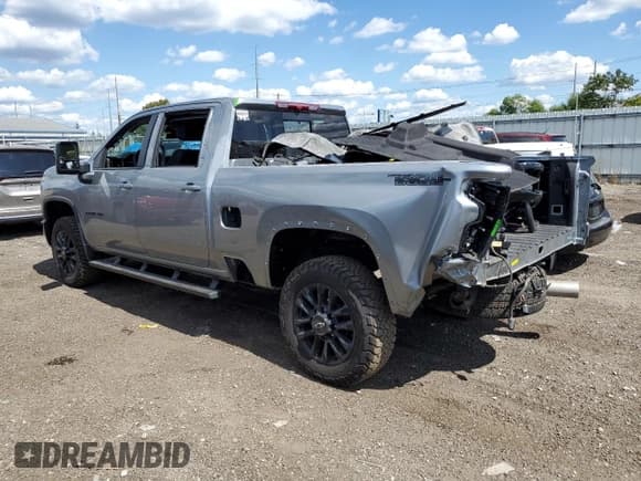 ✅ 2025 Chevrolet Silverado 2500HD LT • VIN: 2GC4KNEY6S1143968 • Lot: 69781745. Wystawiony na Copart z przebiegiem 20 570 mil. Bezpłatny archiwum sprzedaży aukcyjnych z USA i szczegółowy raport historii pojazdu na DreamBid. Zdjęcie 2.